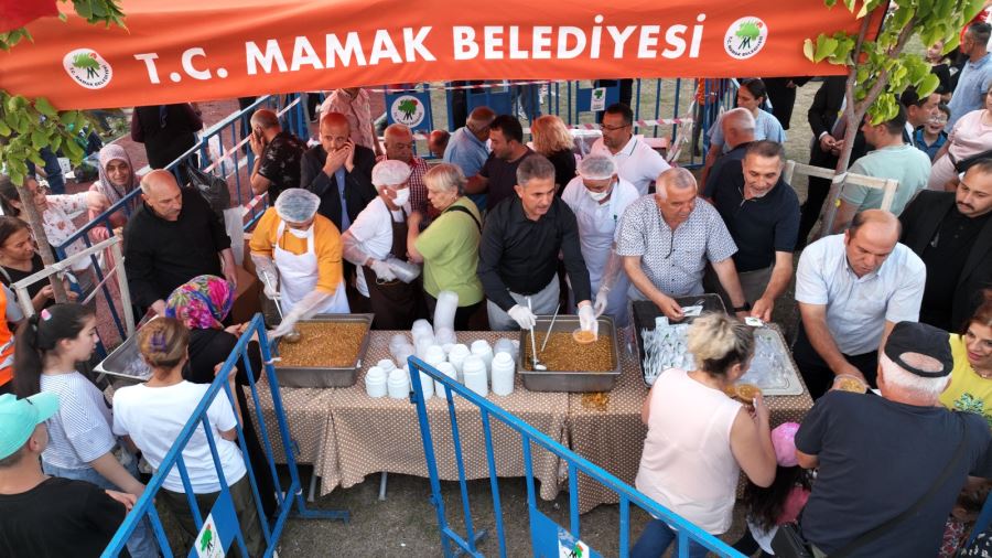 Aşure Günü Programına Büyük Katılım