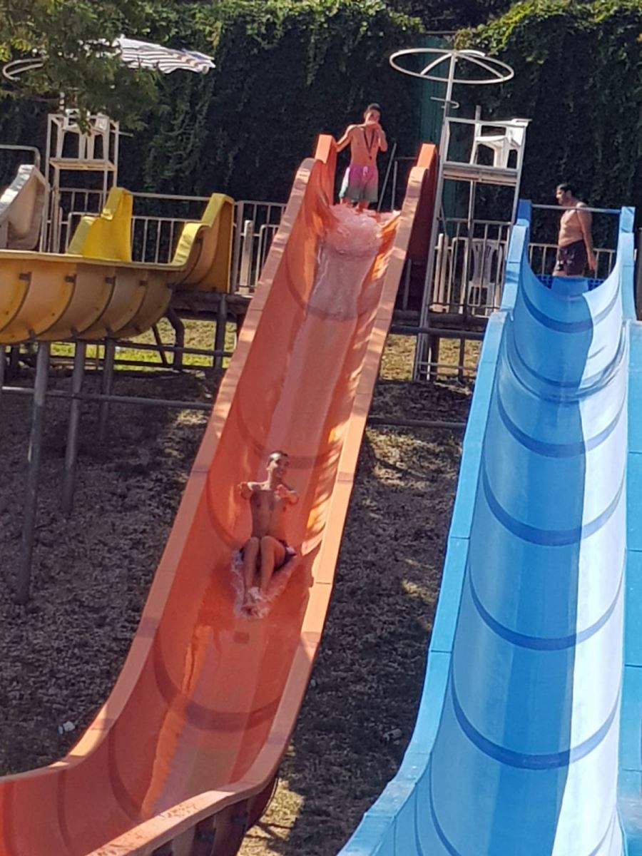 ÖZEL BİREYLER AQUA PARKTA SERİNLEDİLER