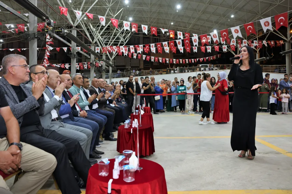 EN GÜZEL EZGİLERLE MAHALLE KONSERİ