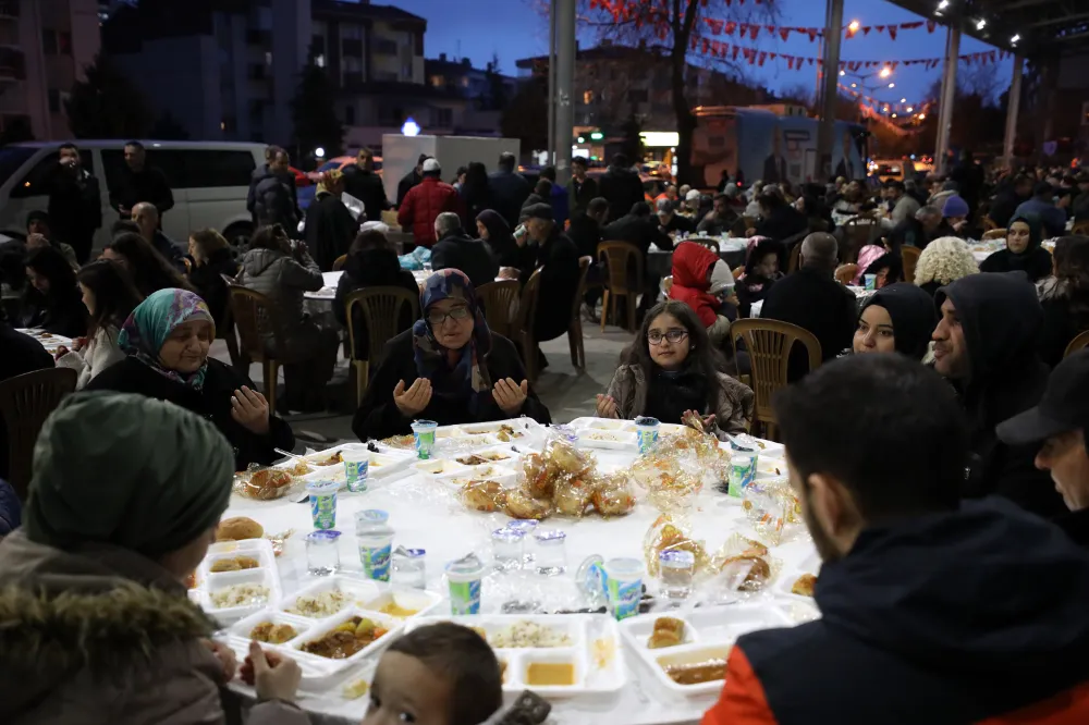 İftar sofrası Batıkent’te kuruldu