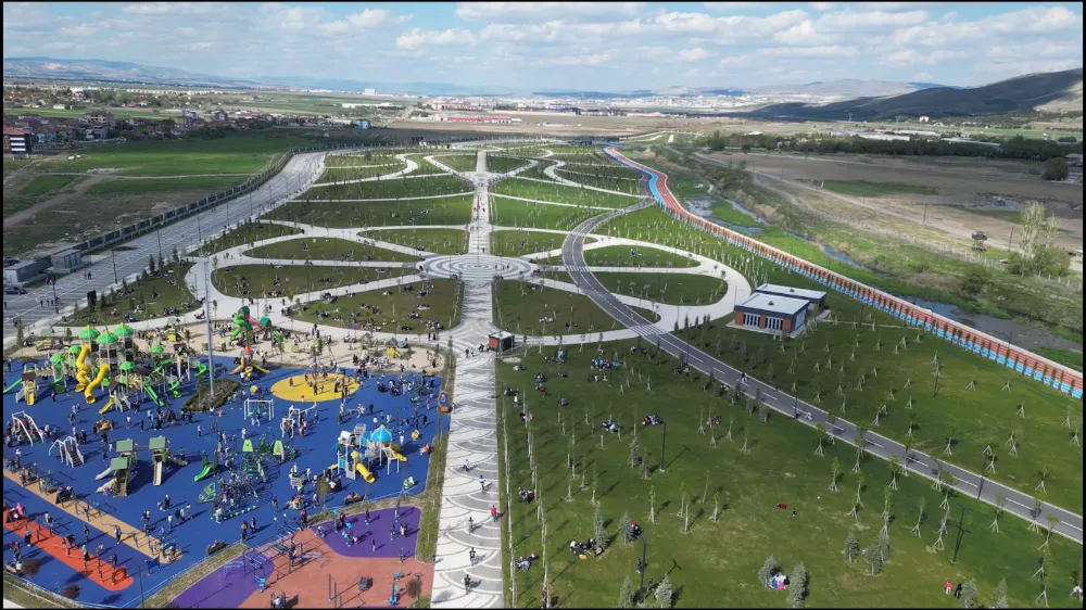 “SİNCAN PARK” SADECE SİNCAN’IN DEĞİL  ANKARA’NIN GÖZDESİ OLDU