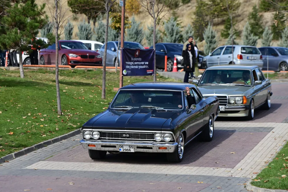 Klasik Otomobil Tutkunları Mamak’ta Buluştu