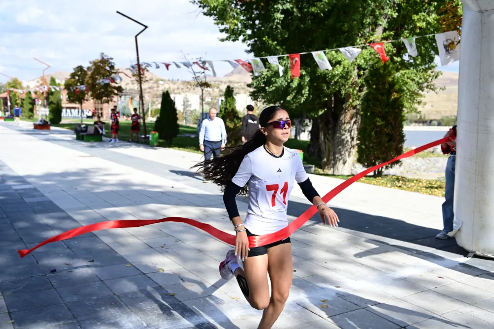 Mamak’ta Öğrenciler Cumhuriyet İçin Koştu