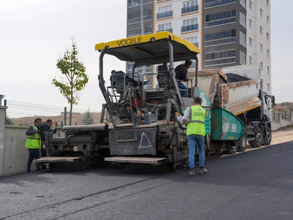 AYYILDIZ MAHALLESİ’NDE YOLLAR YENİLENDİ 