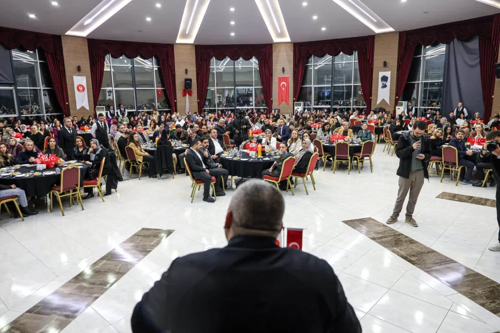 KEÇİÖREN’DE 24 KASIM ÖĞRETMENLER GÜNÜ COŞKUYLA KUTLANDI 