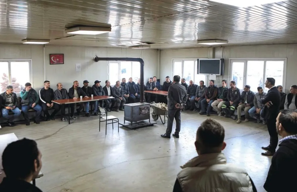 ETİMESGUT BELEDİYESİ TEMİZLİK EKİBİYLE KAPSAMLI DEĞERLENDİRME TOPLANTISI YAPTI