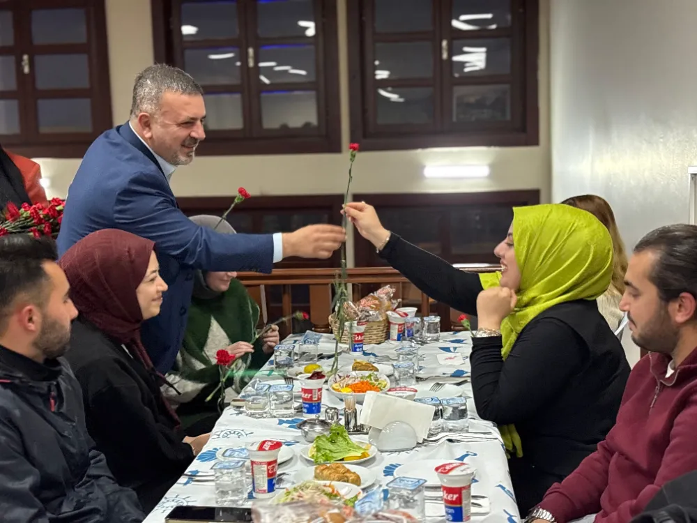 24 KASIM ÖĞRETMENLER GÜNÜ KÜLTÜR EVİ’NDE DÜZENLENEN YEMEKLE KUTLANDI