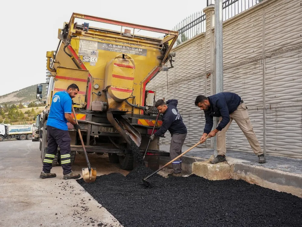 İLÇE GENELİNDE ASFALT BAKIM VE ONARIM ÇALIŞMALARI HIZ KESMEDEN DEVAM EDİYOR!