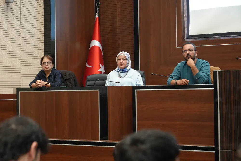 STAJYERLERE YÖNELİK SAĞLIK EĞİTİMİ VERİLDİ