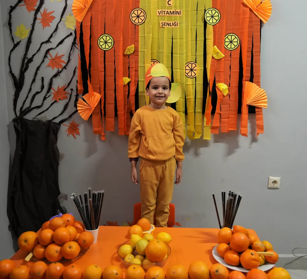 MİNİKLERDEN RENKLİ C VİTAMİNİ ŞENLİĞİ 