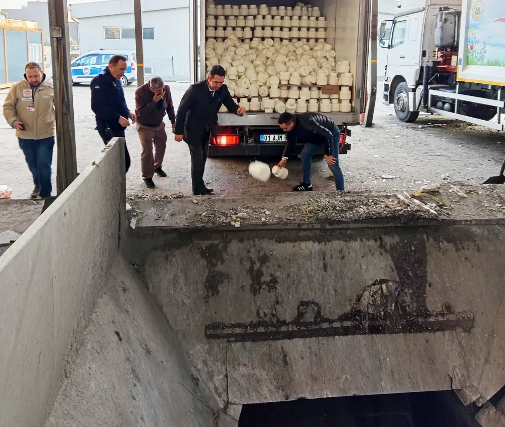 Yakalanan kamyonda 9 ton  sağlıksız peynir ele geçirildi