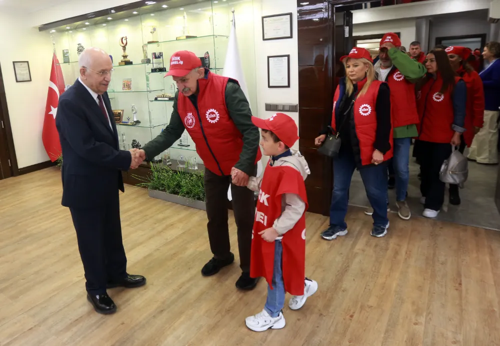 Başkan Yaşar, işçilerin bayramını kutladı