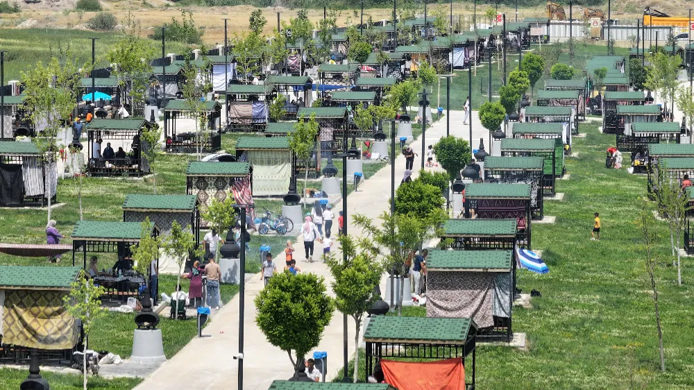 BAYRAMIN 3. GÜNÜ SİNCAN PARK’TA MANGAL SEZONU AÇILDI