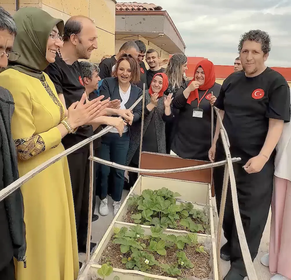 SİNCAN BELEDİYESİ ENGELLİ KURSİYERLERİNDEN İLHAM VEREN BAŞARI