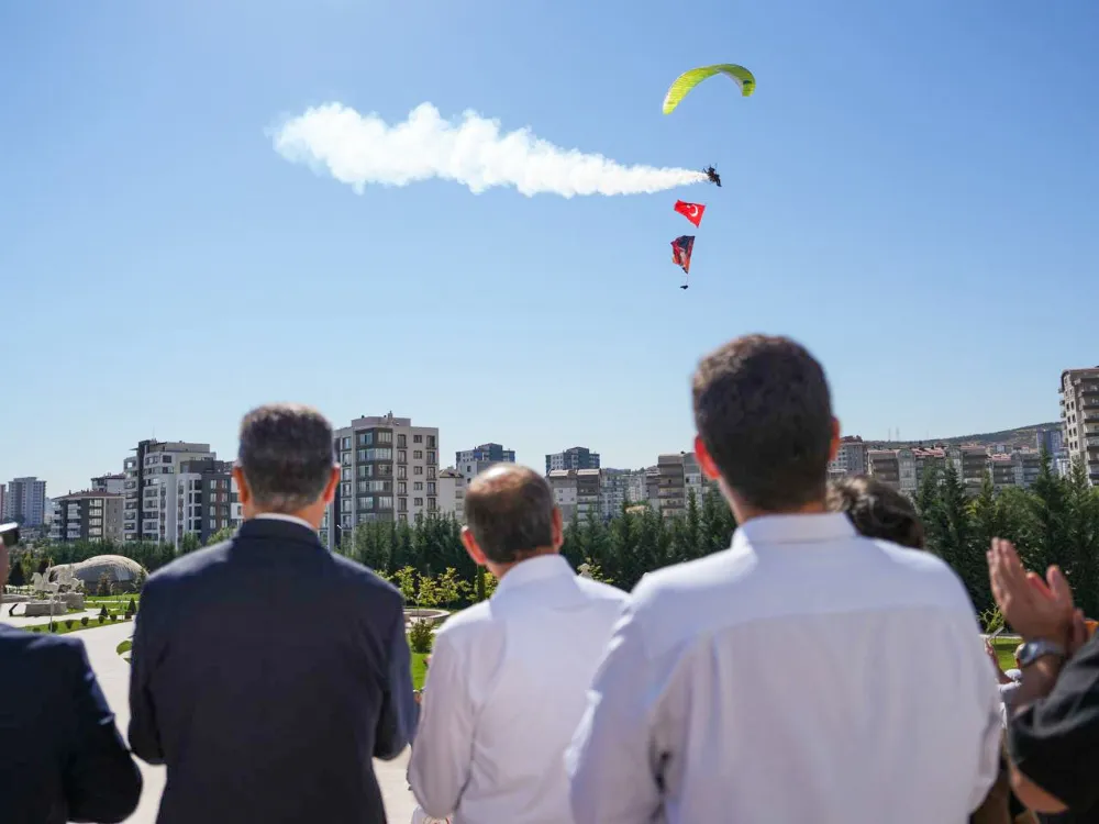 ETİMESGUT’TA 30 AĞUSTOS ZAFER BAYRAMI COŞKUSU GÖKLERDE BAŞLADI! 