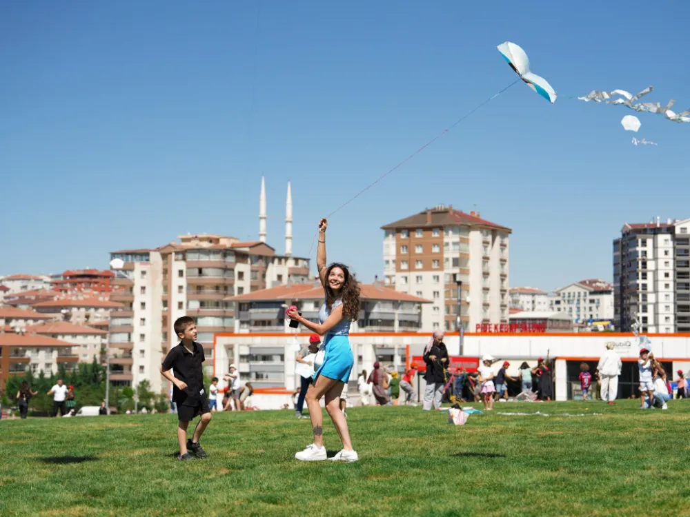 ZAFERİN COŞKUSU UÇURTMALARLA SÜRDÜ! 