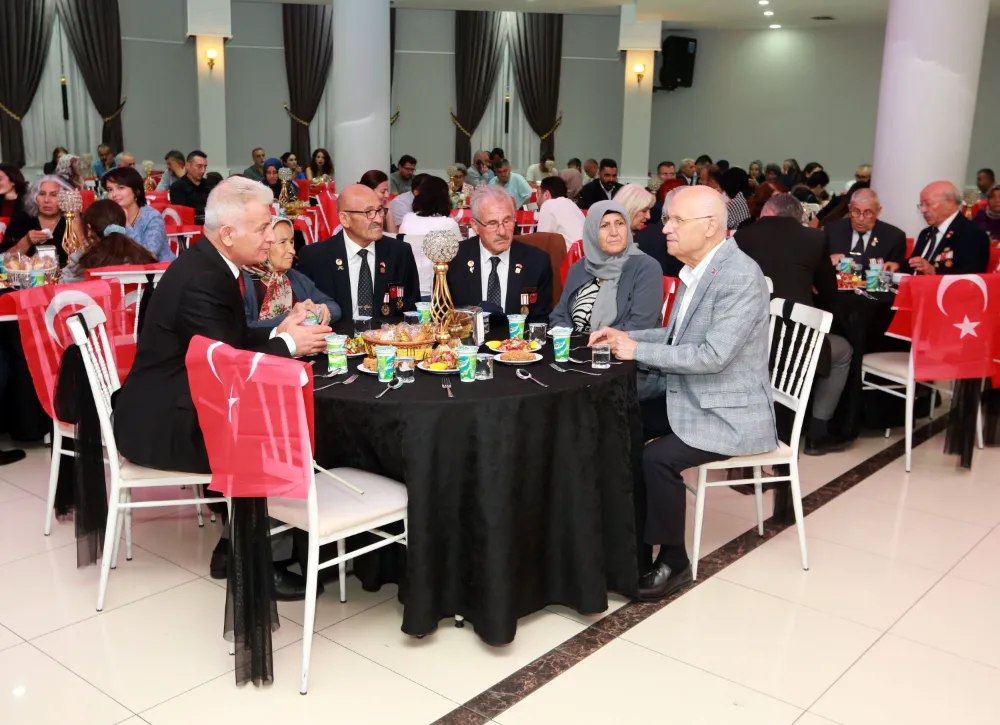 Yenimahalle’de yaşayan Gaziler yemekte buluştu
